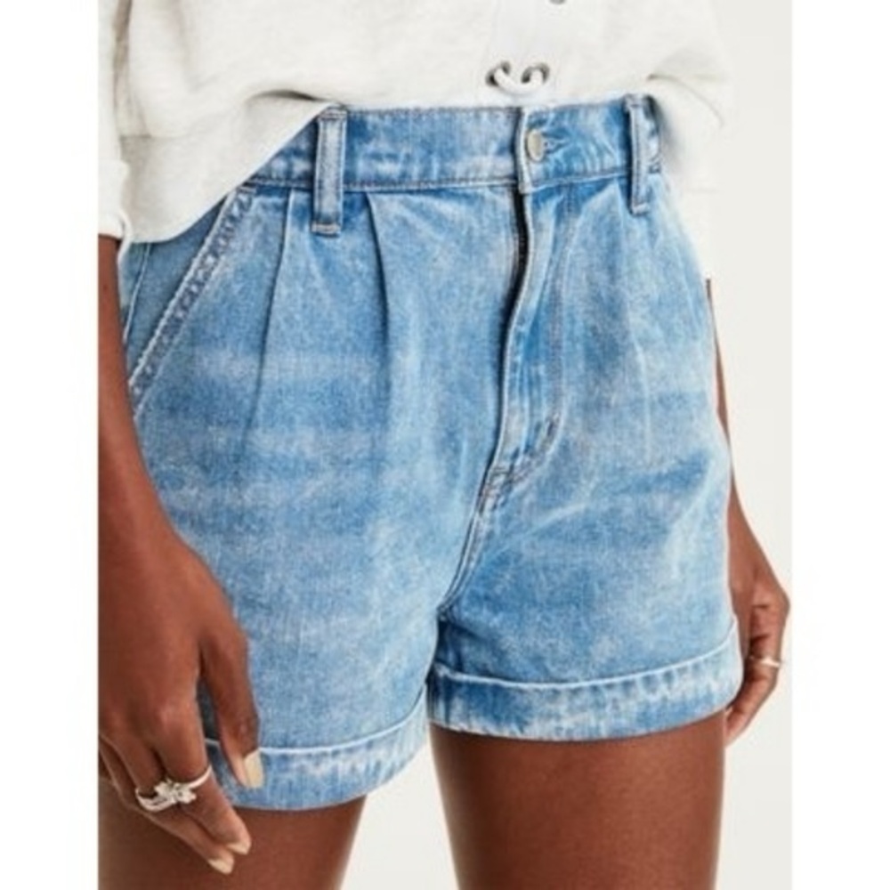 American Eagle The Mom High Rise Denim Shorts